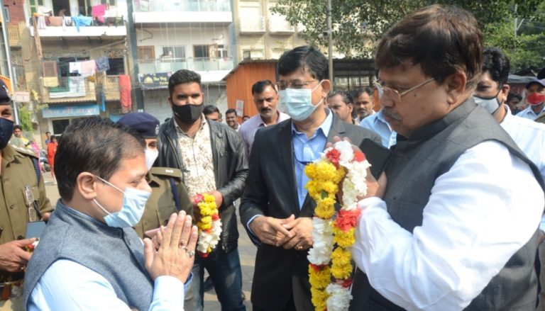 ओल्ड हाईकोर्ट एवं राजीव प्लाजा स्थित पजल पार्किंग को संधारित कर ऊर्जा मंत्री श्री तोमर के समक्ष किया गया प्रारंभ