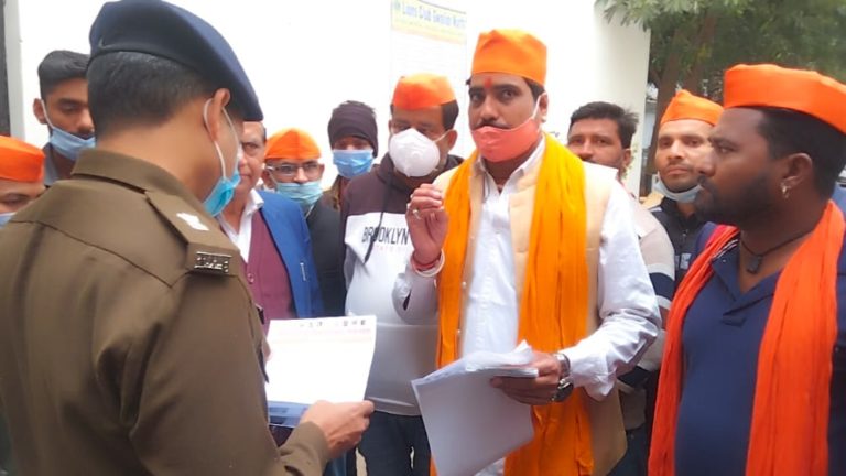 हिंदू महासभा के कार्यकर्ता के परिवार पर कातिलाना हमला होने पर हिंदू महासभा ने दिया ग्वालियर पुलिस अधीक्षक को ज्ञापन दिया।