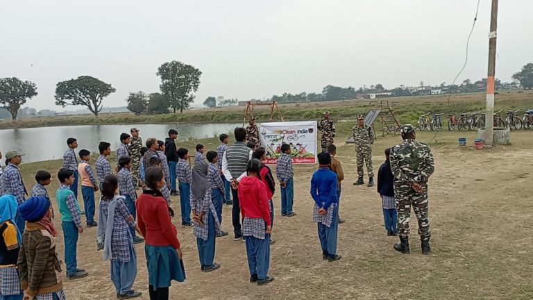 महाराजगंज : स्वच्छ भारत अभियान के अंतर्गत निकाली गई रैली।