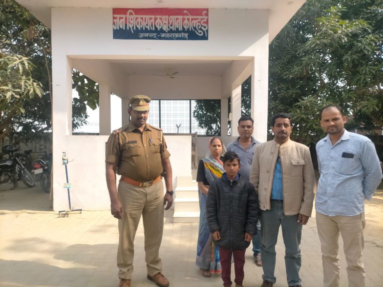 थानाध्यक्ष कोल्हुई के सूझ बूझ से भटके हुए 7 वर्षीय बालक को लेने आये माँ बाप हो रही है प्रशंसा।