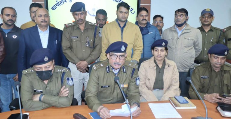 ग्वालियर पुलिस ने दिनदहाड़े जिम संचालक की सनसनीखेज हत्या मे संलिप्त दो आरोपियो को हथियार सहित किया गिरफ्तार।