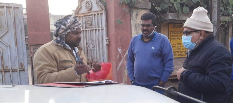 ग्वालियर : साफ सफाई व्यवस्था के निरीक्षण के दौरान 32 कर्मचारी मिले अनुपस्थित।