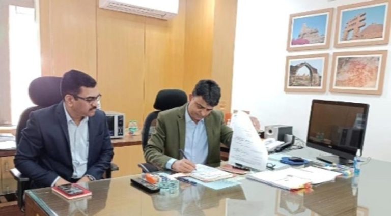 भोपाल :नवनियुक्त आयुक्त जनसंपर्क राघवेन्द्र कुमार सिंह ने सोमवार को जनसंपर्क संचालनालय में पदभार ग्रहण किया।