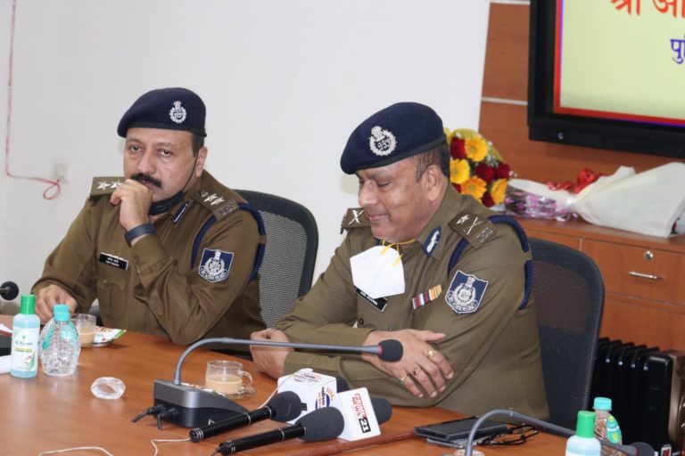 आईजी ग्वालियर पुलिस की उपस्थिति सड़कों पर दिखनी चाहिए।