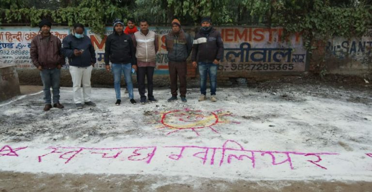 ग्वालियर : विभिन्न वार्डों में वर्षो पुराने कचरा ठियों को समाप्त कर बनाई रंगोली।