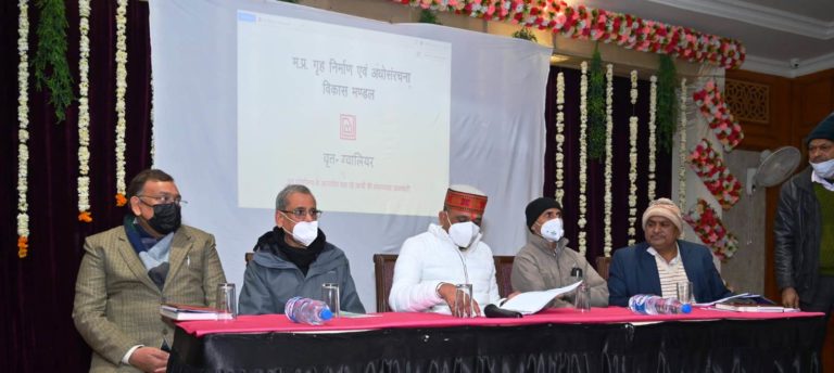 मंडल के नव निर्वाचित अध्यक्ष द्वारा निम्न आय वर्ग एवं मध्यम आय वर्ग के उन्नयन हेतु आवश्यक कार्यवाही करने हेतु मंडल के अधिकारियों को निर्देशित किया गया।