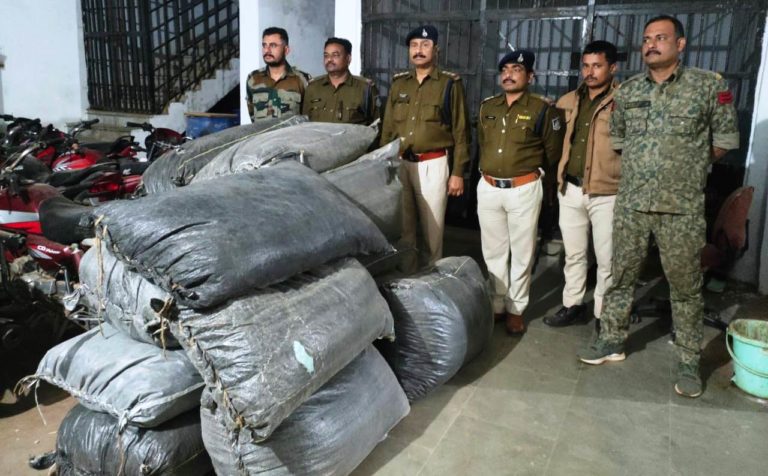 शिवपुरी क्राईम : 45 बोरियों मे 9 क्विंटल मादक पदार्थ ले जाते हुये ट्रक को पकड़ चालक को किया गिरफ्तार।