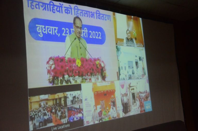 ग्वालियर : मुख्यमंत्री श्री चौहान ने पक्के मकान के लिए एक क्लिक से डाले 181 लाख रुपए।