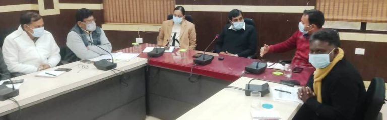 ग्वालियर : कलेक्टर श्री कौशलेन्द्र विक्रम सिंह ने राजस्व अधिकारियों की बैठक में दिए निर्देश।
