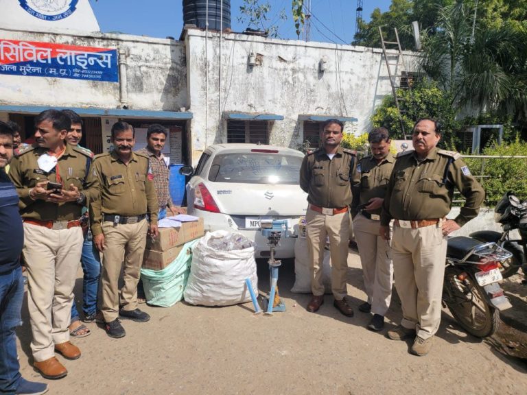 Morena Crime News : देशी मदिरा मसाला शराब की 08 पेटी एंव शराब वाले क्वार्टर पैकिंग करने वाली मशीन मय सामान व वाहन शिफ्ट कार कीमती 03 लाख रूपये की जब्त व आरोपी 01 गिरफ्तार।