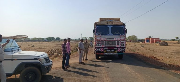 Shivpuri Crime : 1 करोड 25 लाख रूपये का गांजा ले जाते एक ट्रक को पकड़ कर 3 आरोपियों को किया गिरफ्तार ।