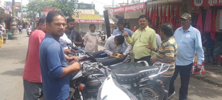 ग्वालियर : गंदगी फैलाने पर भैंस पालक से वसूला पांच हजार रूपये का जुर्माना।