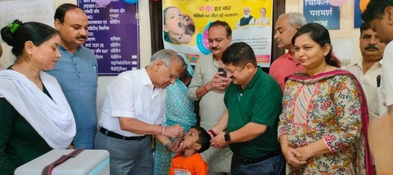 पल्स पोलियो अभियान के तहत : शहरी तथा ग्रामीण क्षेत्र में बच्चों को पिलाई गई पोलियो की दवा