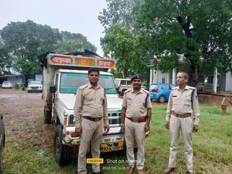 शिवपुरी : चोरी गई बुलोरो को 24 घंटे मे पुलिस ने किया बरामद, चोरों की तलाश जारी ।