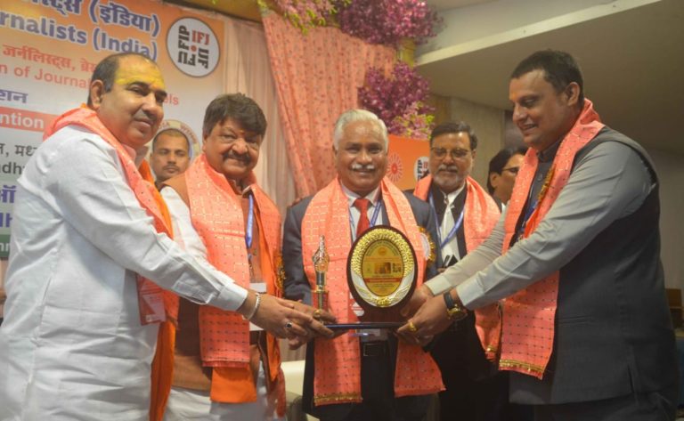 पत्रकारिता में उल्लेखनीय योगदान : राष्ट्रीय पत्रकारिता सम्मान से नवाजे गए डॉ.केशव पाण्डेय