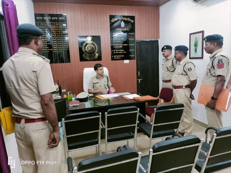 रायपुर : वरिष्ठ पुलिस अधीक्षक द्वारा चेकिंग प्वाइंट का आकस्मिक निरीक्षण किया गया